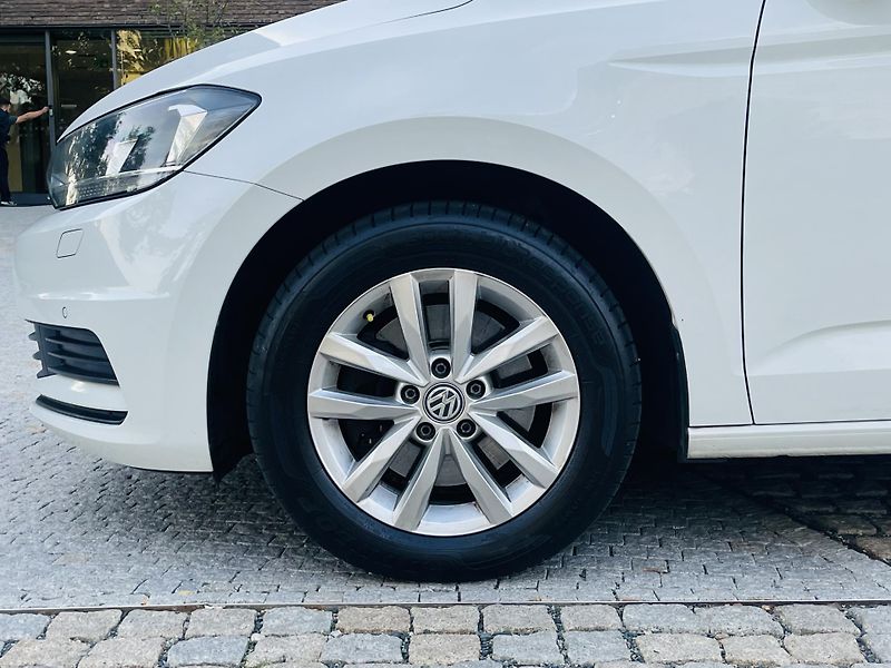 Volkswagen Touran 1.6TDI MANUÁL SERVISKA TAŽNÉ - fotka 44 z 44