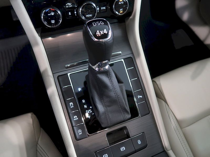 Škoda Superb (2022) STYLE 2.0TDI 147KW 4x4 DSG WEB - fotka 34 z 41