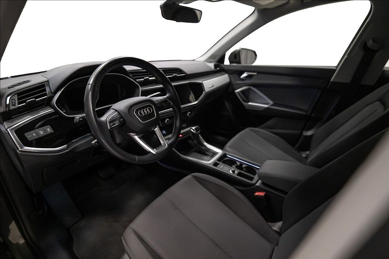 Audi Q3 1,5 35 TFSI S-LINE NAVI VÝHŘEV - fotka 6 z 37