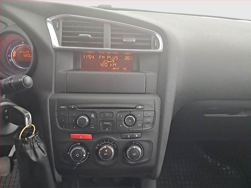 Citroën C4 (2015) 1.6 VTi, Tempomat - fotka 12 z 14