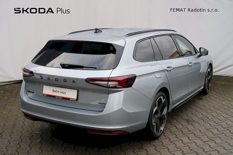 Škoda Superb (2025) Combi SportLine 2,0 TSi/195 kW - fotka 2 z 32