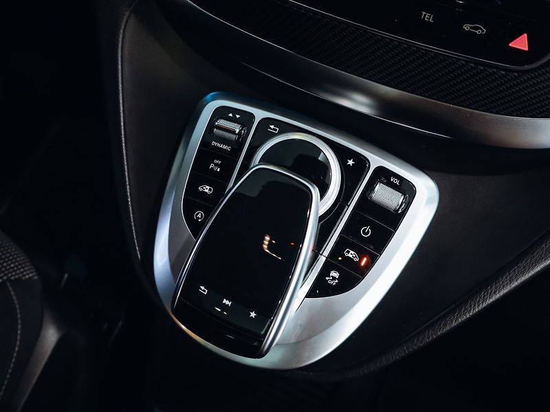 Mercedes-Benz Třídy V V 300d AMG 4MATIC, Panorama - fotka 11 z 29