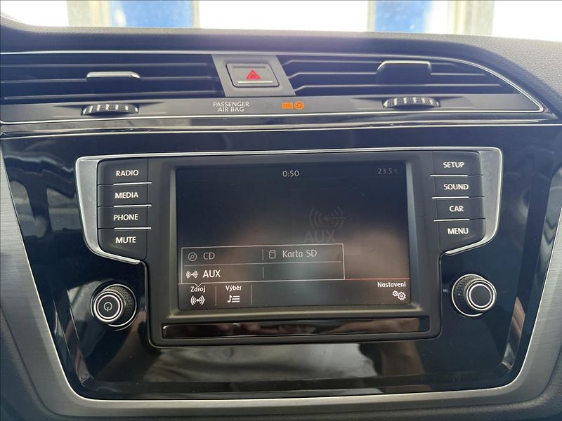 Volkswagen Touran 2,0   TDI 110kW,1.MAJ,7MÍST,TA - fotka 15 z 28