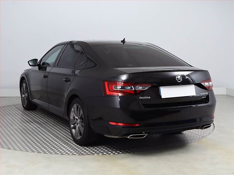Škoda Superb (2018) Sportline 2.0 TSI - fotka 4 z 22