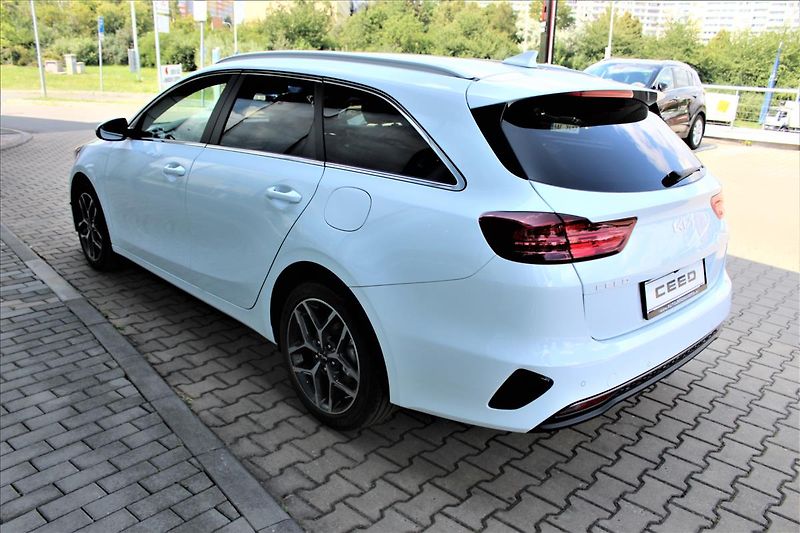 Kia Ceed 1,5 TGDi TOP ZÁRUKA NOVÝ VŮZ - fotka 3 z 12