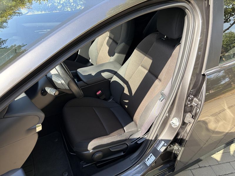 Mazda 3 2.0 Skyactiv-G Mild-Hybrid  - fotka 18 z 30