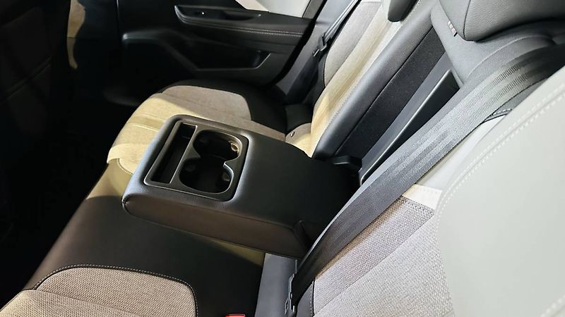 Opel Astra Elegance HB 1.2 TURBO 96kW/130 - fotka 21 z 29