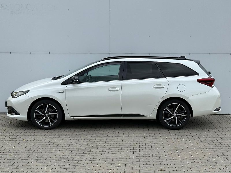 Toyota Auris 1.8 HSD e-CVT Selection - fotka 3 z 27