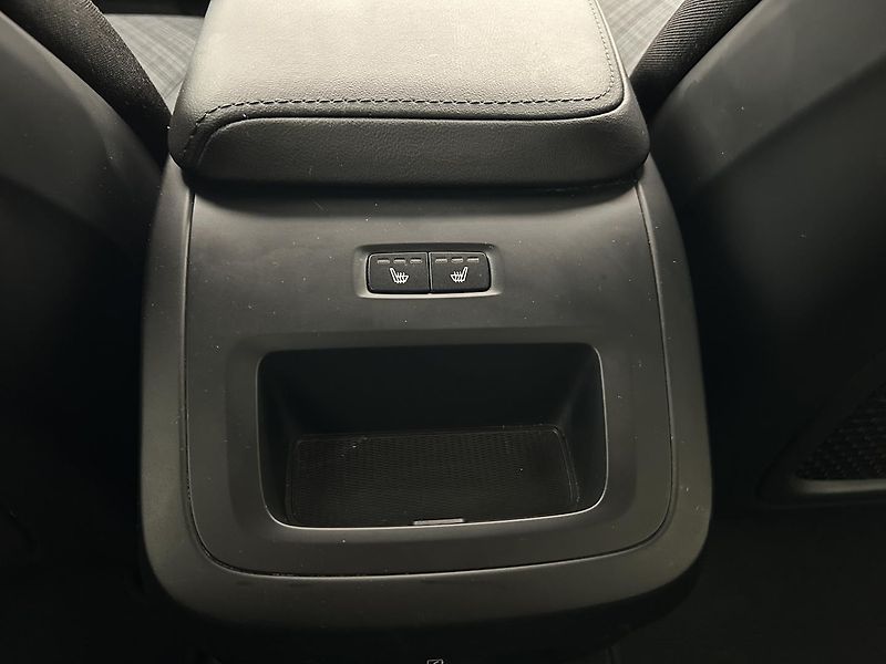 Volvo V60 2.0 B4 Core - fotka 25 z 29