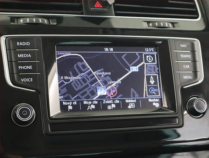 Volkswagen Golf (2015) 2.0 TDI, Navi, Park. senzory - fotka 13 z 19