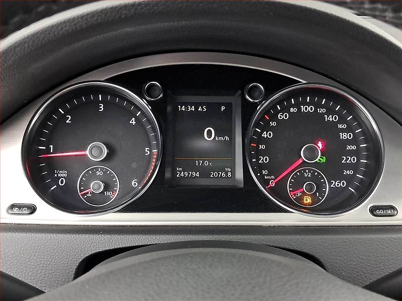 Volkswagen Passat (2014) 2.0 TDI, Automat, Navi, Xenony - fotka 11 z 20