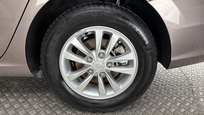 Hyundai i30 1.0 T-GDI Comfort Kombi - fotka 19 z 22