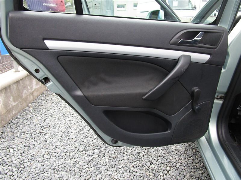 Škoda Octavia Combi 1.9TDi Ambiente, Klima - fotka 29 z 41