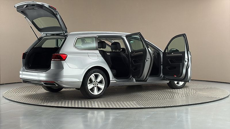 Volkswagen Passat 2.0 TDI DSG Elegance Variant - fotka 6 z 27