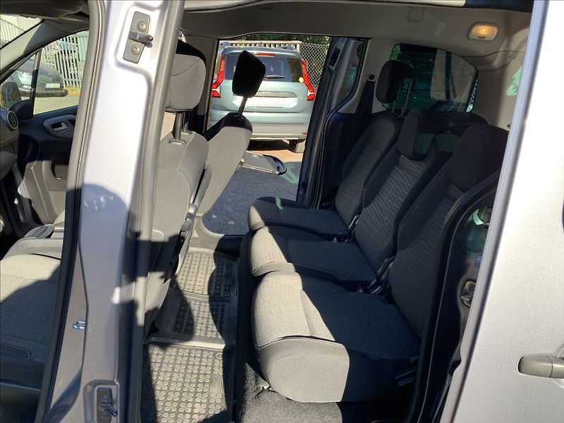 Citroën Berlingo 1,6 HDI MULTISPACE ČR - fotka 15 z 17