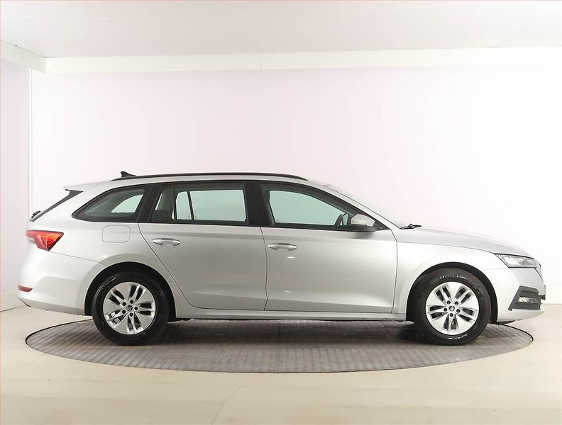 Škoda Octavia (2023) Ambition 2.0 TDI, digi klima - fotka 6 z 24