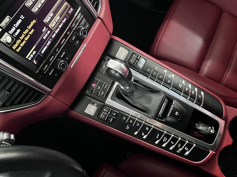 Porsche Macan Turbo 3.6 V6, 294 kW, Původ ČR - fotka 29 z 43