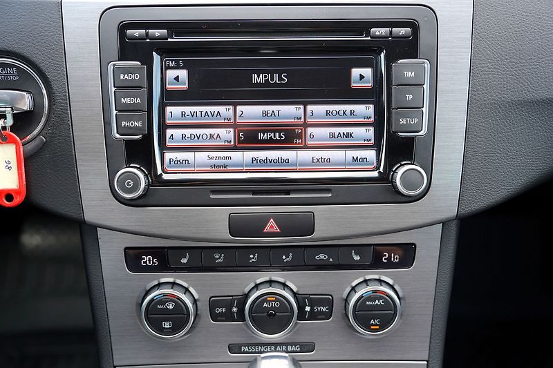 Volkswagen Passat 2.0 TDI DSG 140PS/Al.kola/xeno - fotka 34 z 37