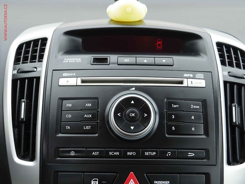 Kia Ceed (2009) 1.4i, 2.maj,ČR, tažné - fotka 12 z 17