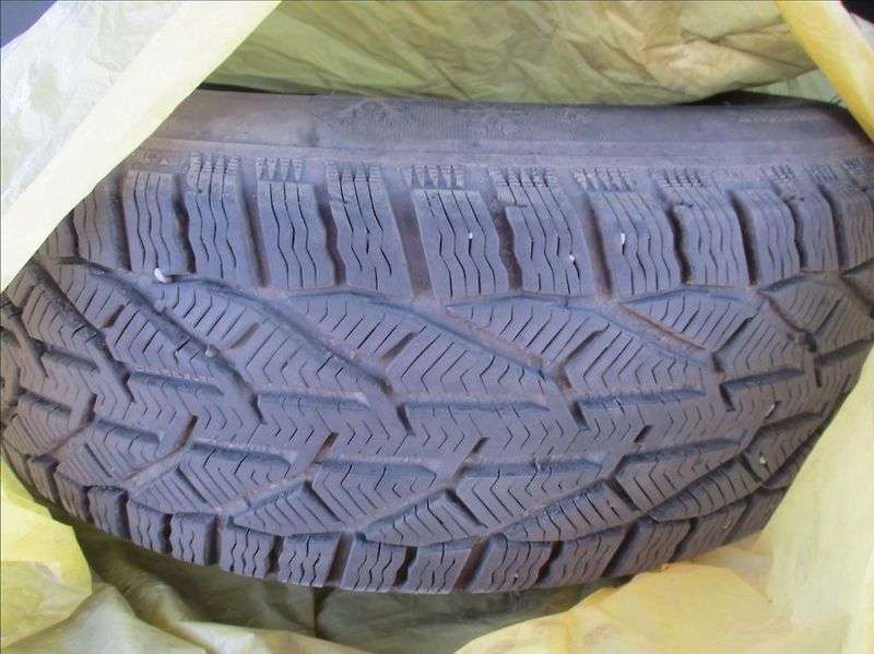 Volkswagen Tiguan 1,4 TSi, aut klima,serv.kn. - fotka 9 z 38