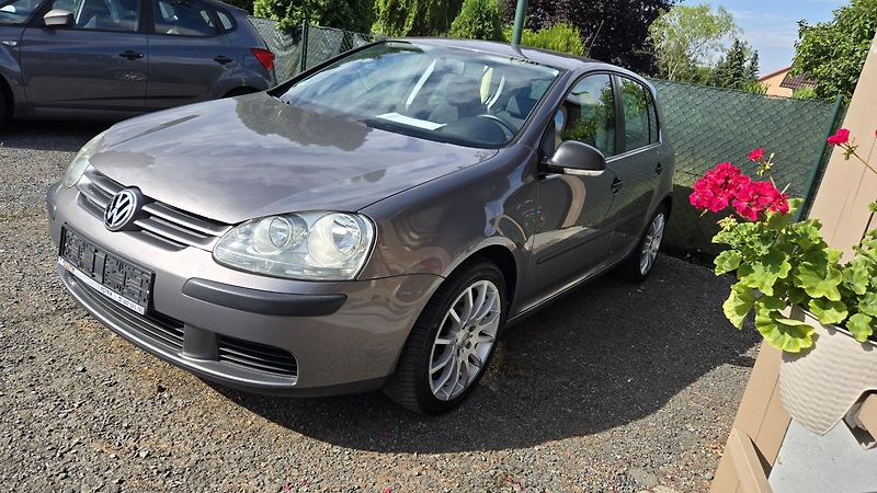 Volkswagen Golf 1.4 TRENDLINE  59KW - fotka 35 z 35