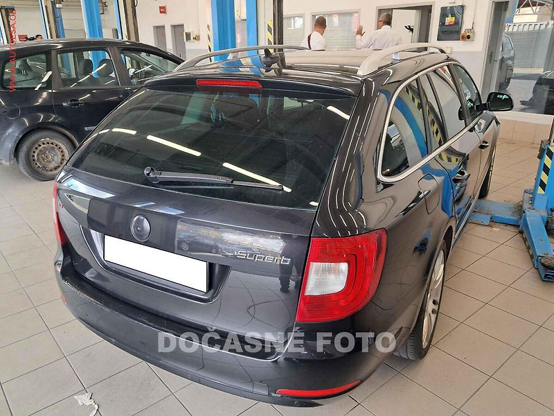 Škoda Superb (2011) 2.0 TDI, servis.kniha, AT - fotka 2 z 3