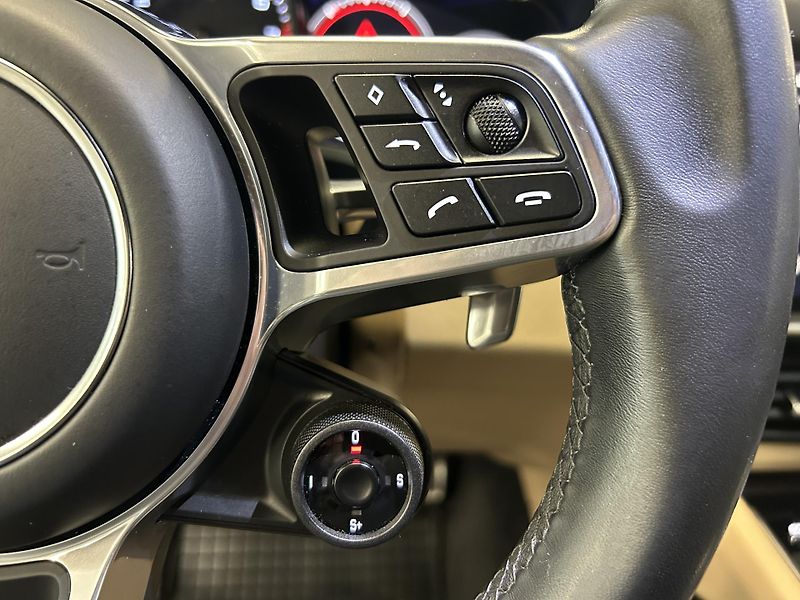 Porsche Cayenne (2023) 4.0 GTS VZDUCH SPORT CHRONO - fotka 13 z 32