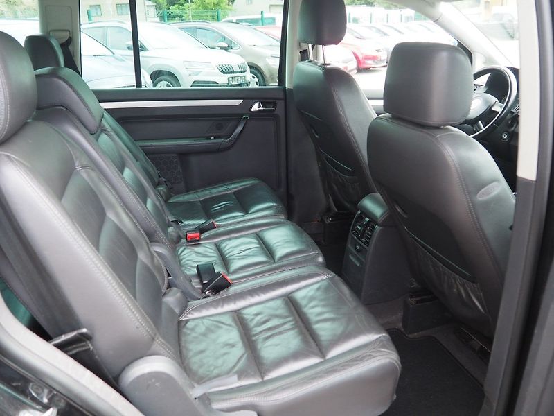 Volkswagen Touran (2003) 1.9 TDI 77 kW, DSG, Webasto - fotka 16 z 33