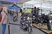V OC Nová Karolina začala v sobou 1. dubna výstava motorek – Krásky na cestách.