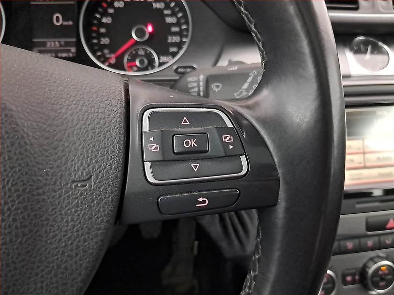 Volkswagen Passat (2014) 2.0 TDI, Navi, Xenony - fotka 20 z 23
