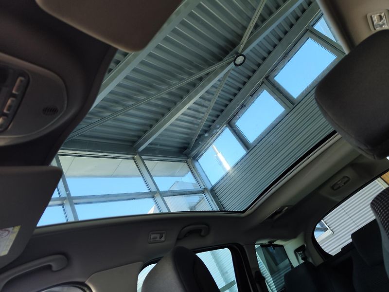 Peugeot 5008 (2016) 1.6 BlueHDi 88kW Allure - fotka 21 z 22