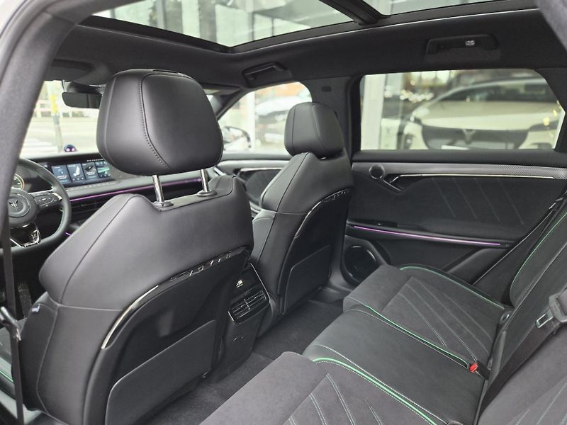 Dongfeng Voyah Free REV 318 (2025) REV 318 AWD Hybrid - fotka 12 z 17