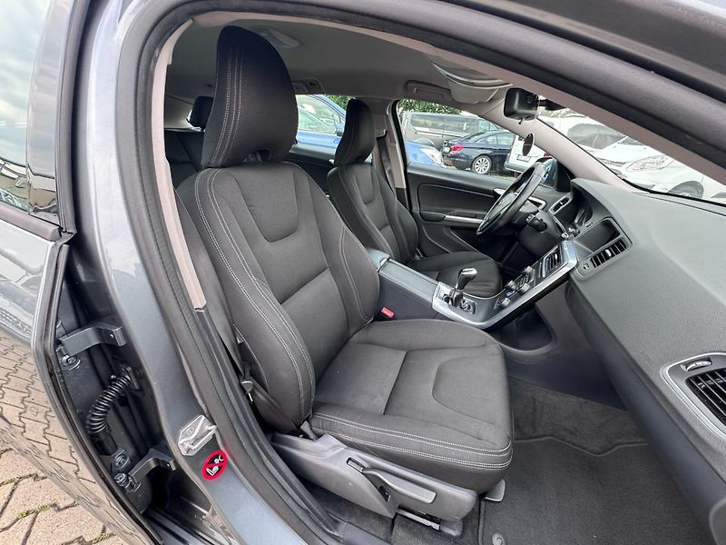 Volvo V60 (2016) D2 2,0D 88 KW TAŽNÉ - fotka 39 z 48