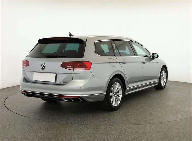 Volkswagen Passat (2021) R-Line 2.0 TDI, 4X4, Automat - fotka 5 z 21