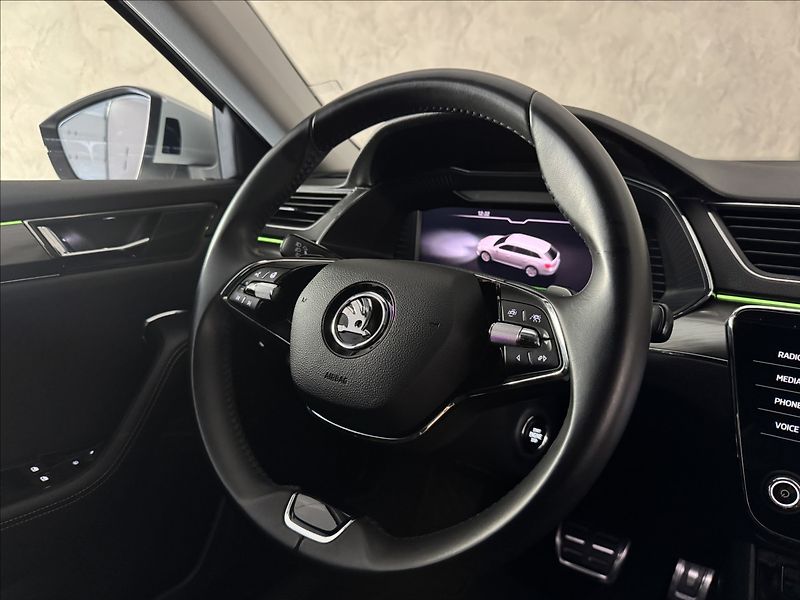 Škoda Superb 2,0 TDi  DSG 4x4 Scout Virtual - fotka 46 z 50