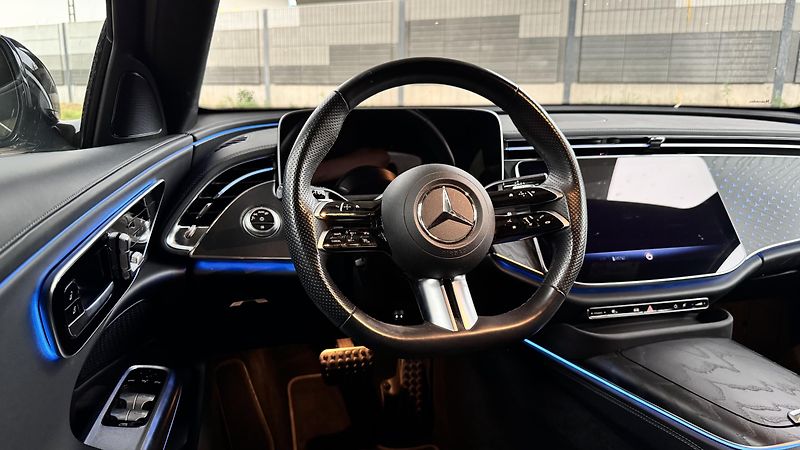 Mercedes-Benz Třídy E (2024) E220d, AMG, ZÁRUKA, PANORAMA - fotka 14 z 20