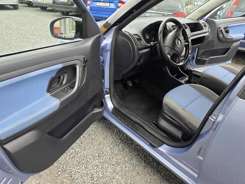 Škoda Roomster 1.2 HTP TZ - fotka 20 z 24