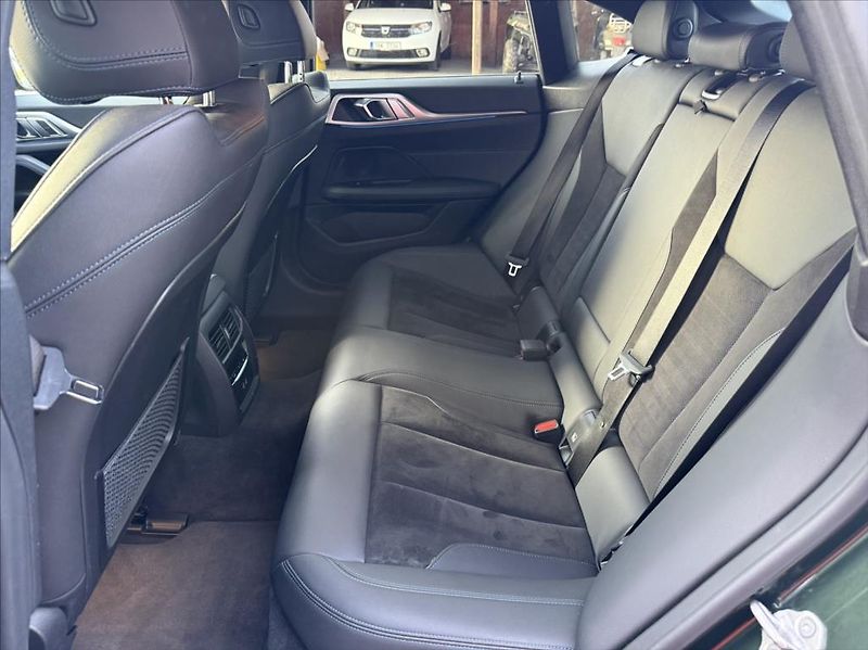 BMW i4 0,0 M50 544PS M Sport xDrive - fotka 24 z 38