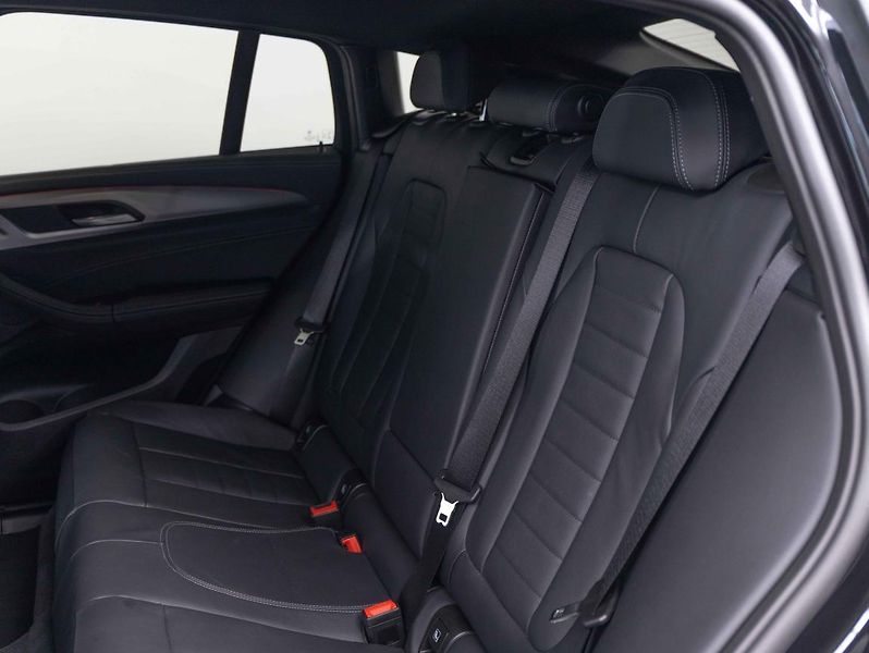 BMW X4 M40i - fotka 23 z 23