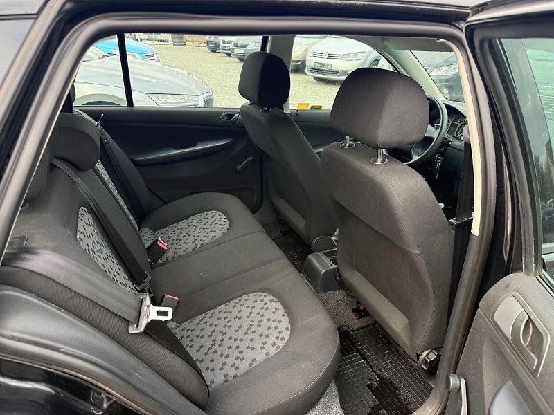 Škoda Fabia 1.2 HTP KOMBI - fotka 11 z 13