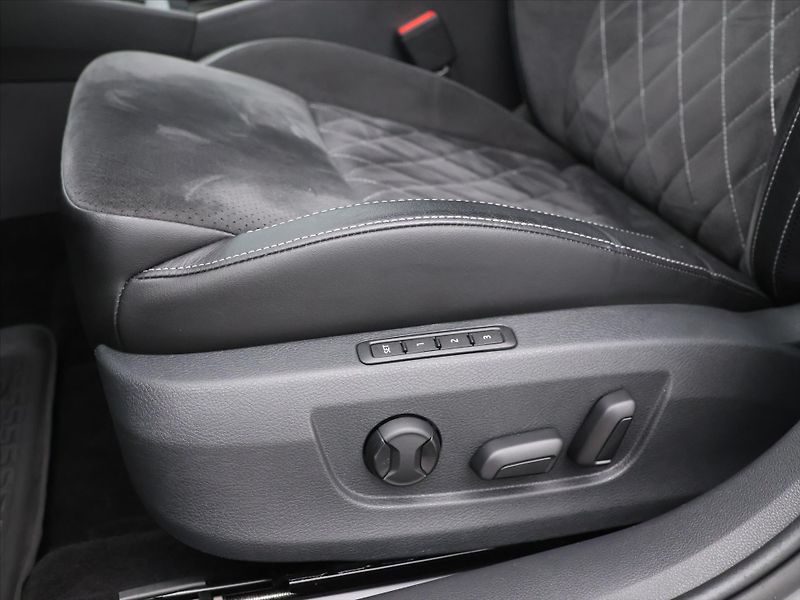 Škoda Superb 2,0 TDI 147kW DSG CZ Sportline - fotka 25 z 33