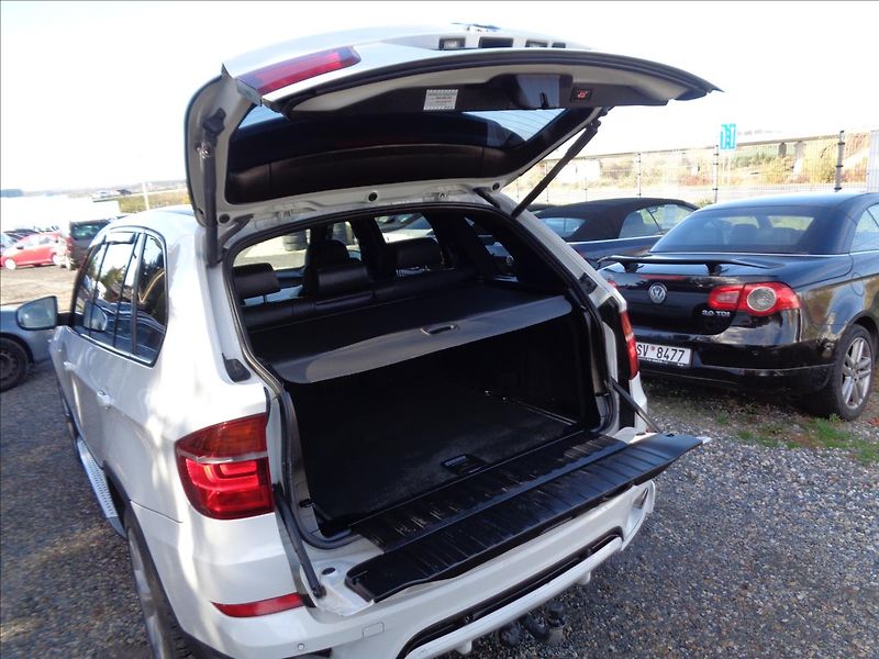 BMW X5 3,0 - fotka 16 z 16
