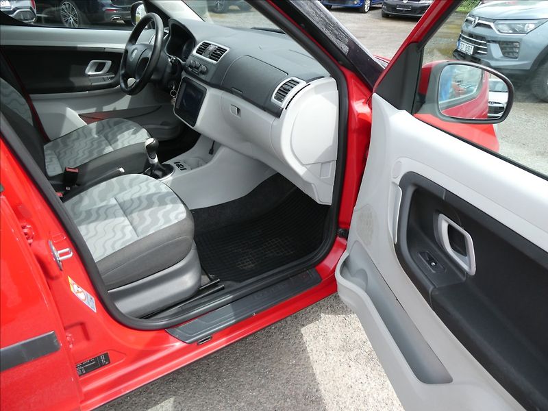 Škoda Roomster 1,9 TDi 77kW,ČR,2.majitel,klim - fotka 18 z 39