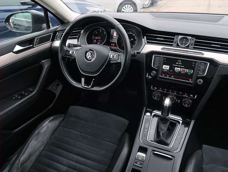 Volkswagen Passat (2016) 2.0 TDI, Automat, Navi - fotka 7 z 23