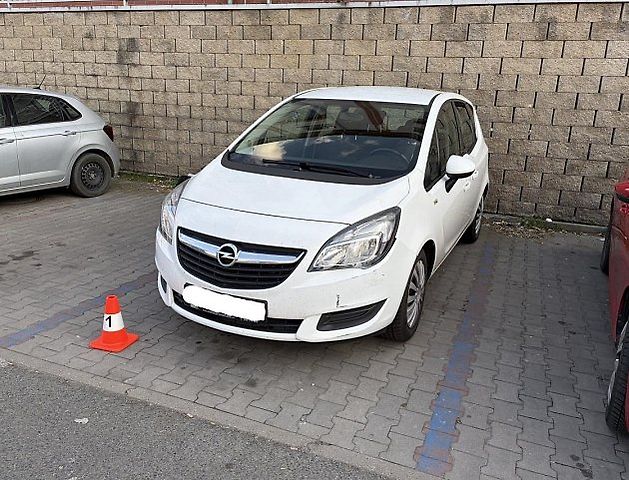 K poškození auta došlo na parkoviště v opavské Rybářské ulici, policie hledá svědky této události., zdroj: Policie ČR