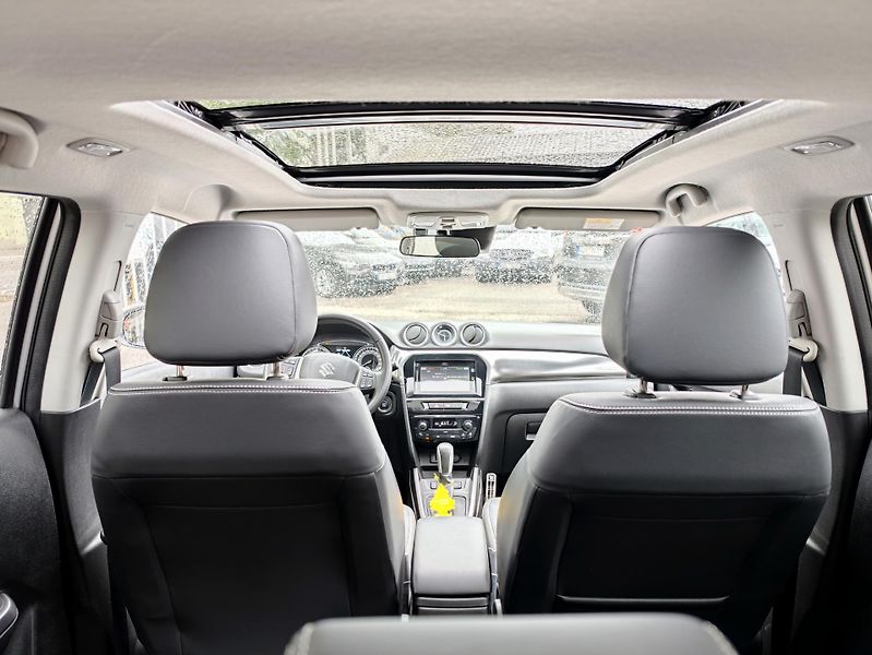 Suzuki Vitara 1,4T Aut. Elegance 4x4 - fotka 23 z 30