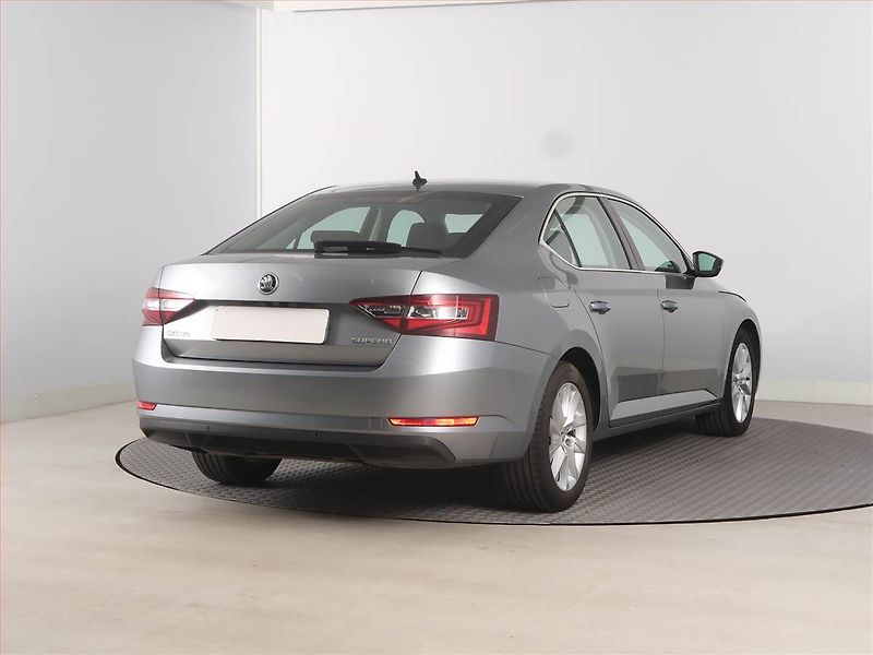 Škoda Superb (2018) 2.0 TDI, Automat, Navi - fotka 5 z 17