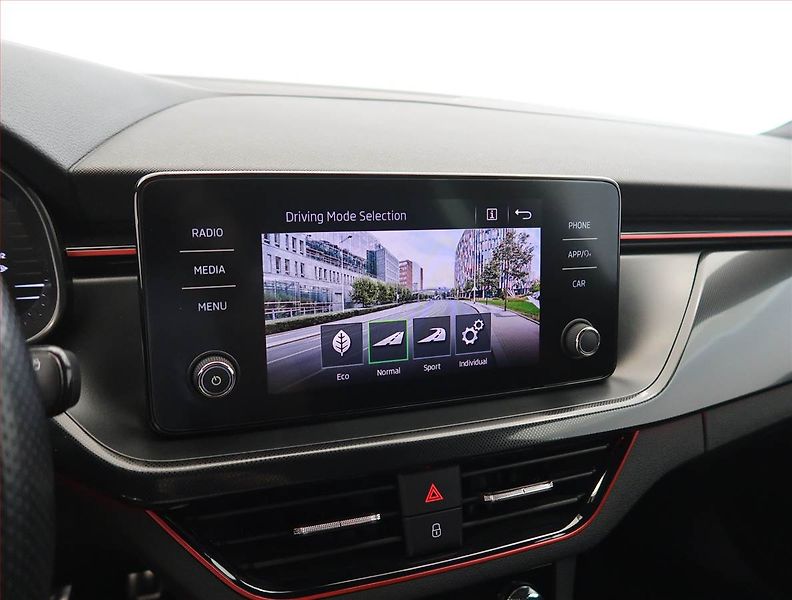 Škoda Kamiq (2021) Monte Carlo 1.0 TSI - fotka 19 z 28