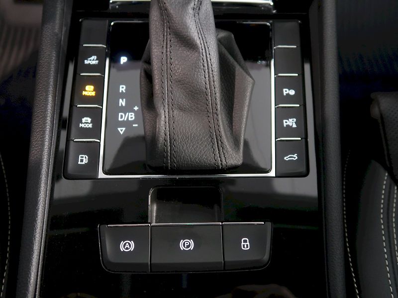 Škoda Superb (2022) iV LAURIN&KLEMENT 1.4TSI 115KW - fotka 34 z 45