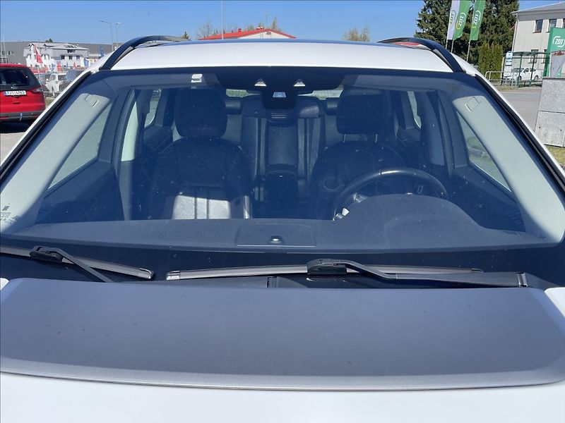 Land Rover Discovery Sport 2,0 TD4 132kw AWD Pano 7mist T - fotka 28 z 35